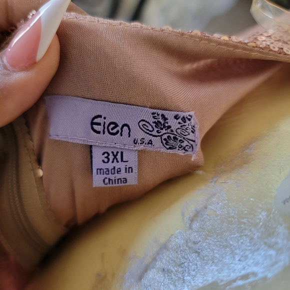 High-Low Rose Gold Sequin Evening Gown with train - Picture 6 of 7